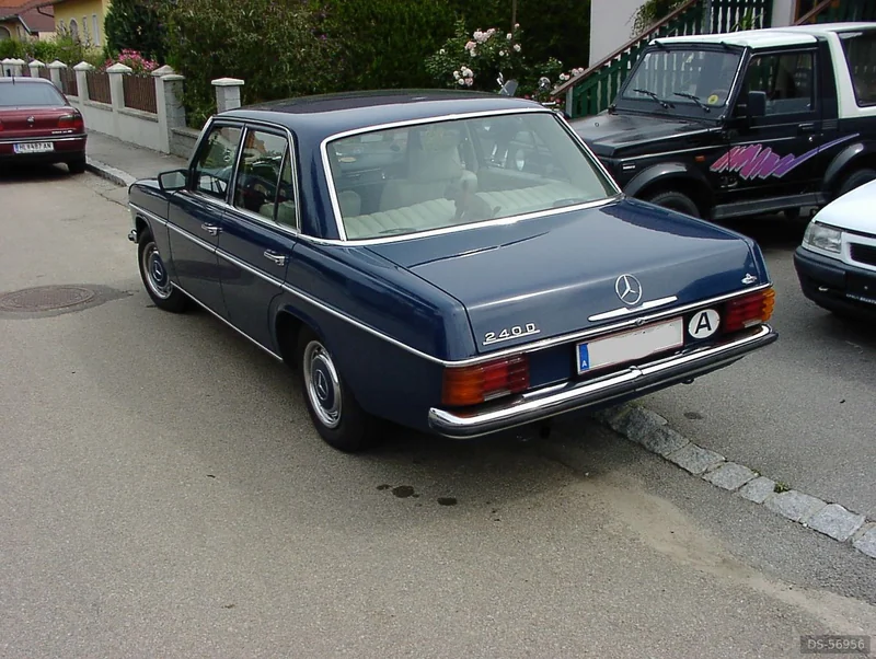 1973 Mercedes-Benz W115 240D in Hadres 3