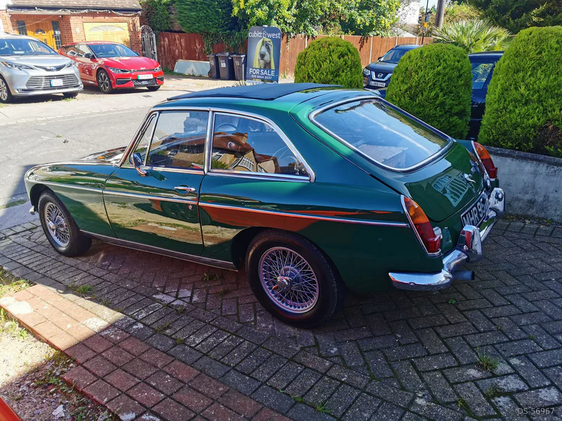 1968 MG MGB GT in Croydon 2