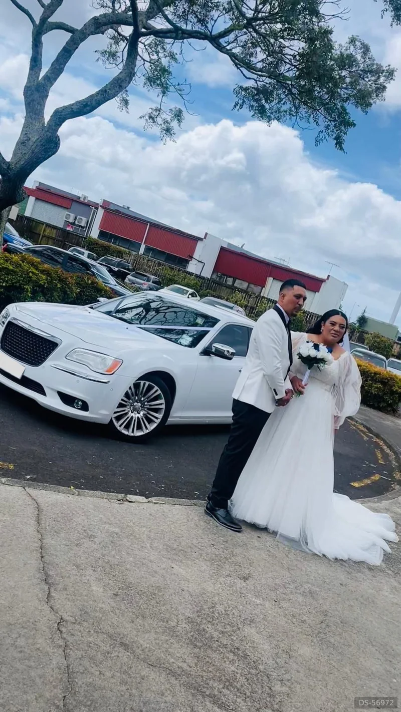 2014 Chrysler 300c in Auckland 4