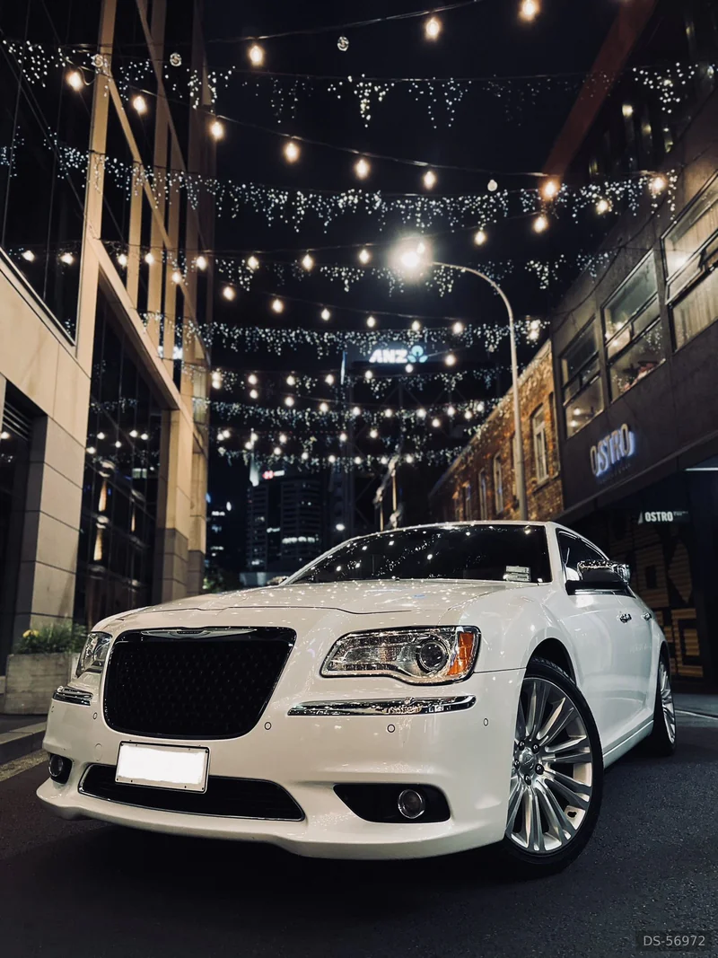 2014 Chrysler 300c in Auckland 6