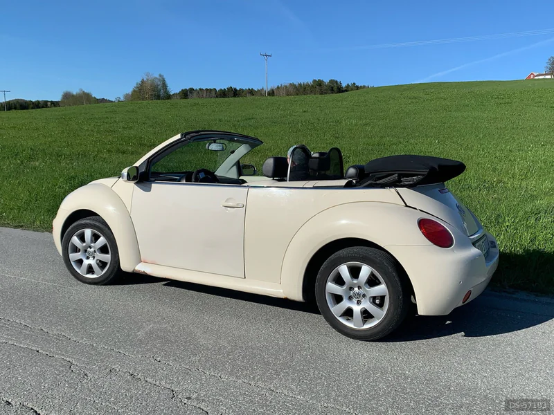 2004 Volkswagen New Beetle Cabriolet in Tiller 3