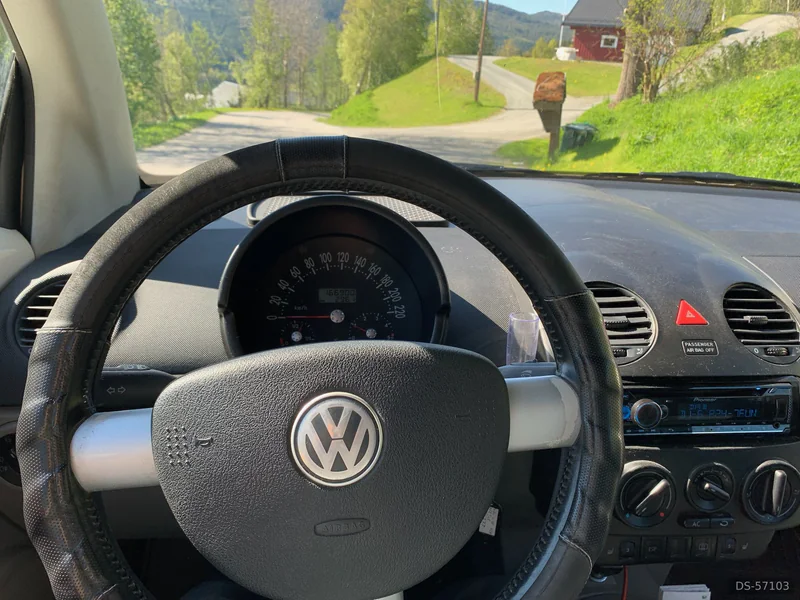 2004 Volkswagen New Beetle Cabriolet in Tiller 9