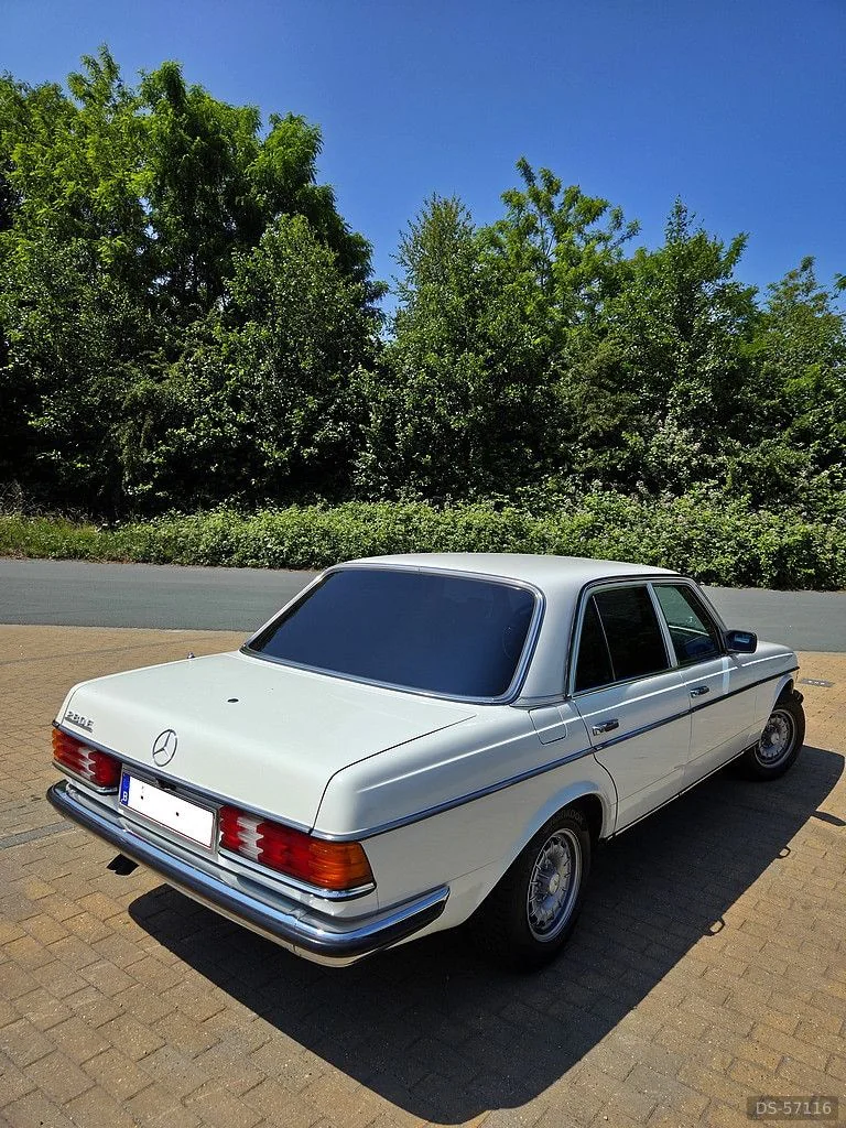 1979 Mercedes-Benz W123 280e in Bruxelles 2