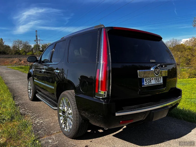 2009 Cadillac Escalade in Praha 5
