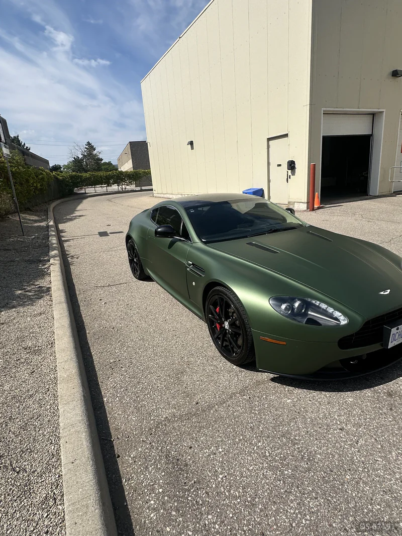 2012 Aston Martin Vantage in Burlington 4