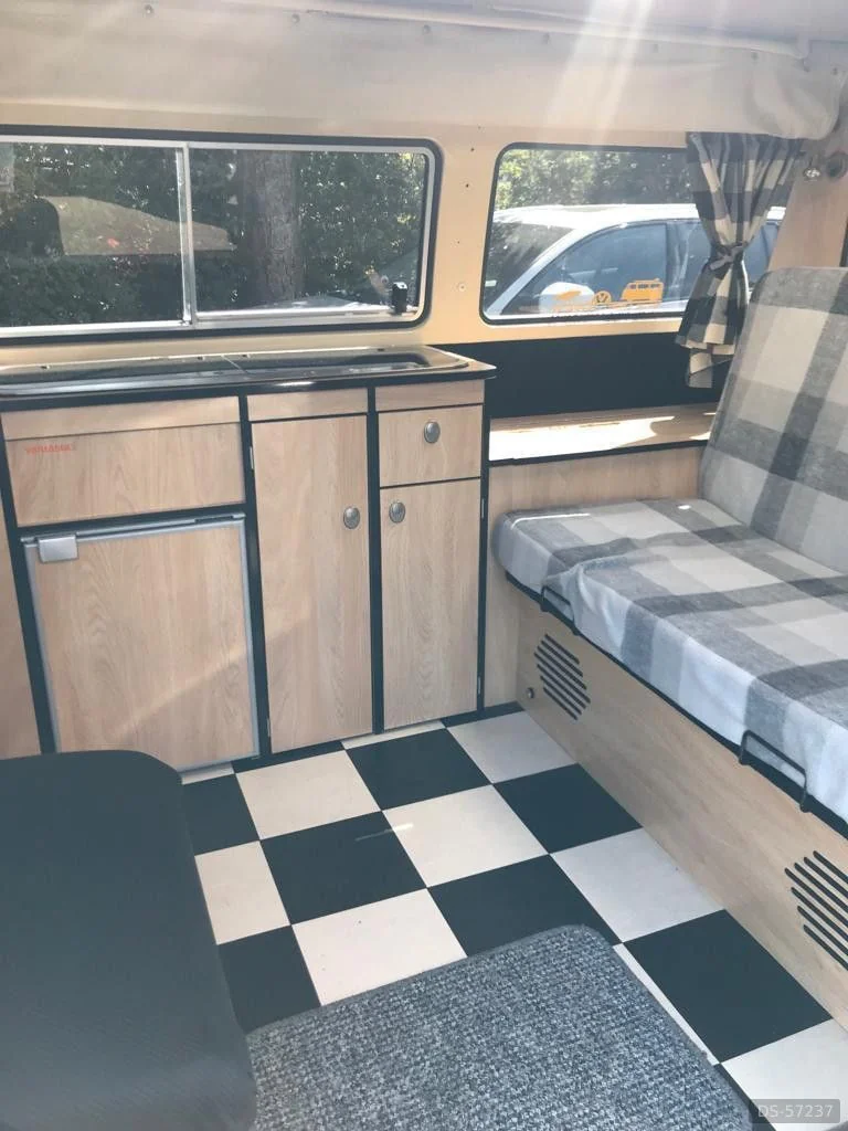 1974 Volkswagen Bay in London 4