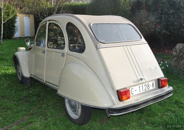 1977 Citroen 2cv in Bilbao 3
