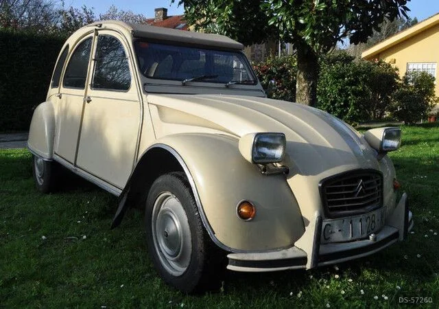 1977 Citroen 2cv in Bilbao 4