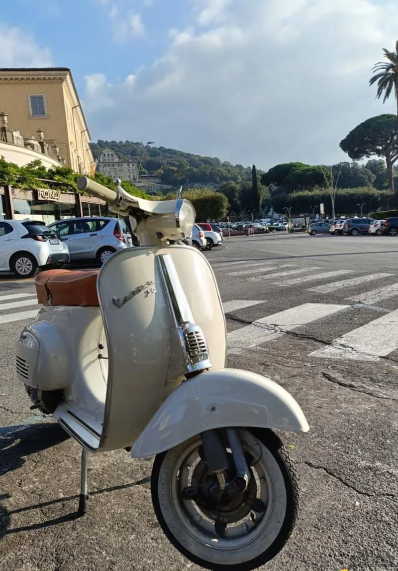 1974 Piaggio Vespa 50 Special in Roma 2