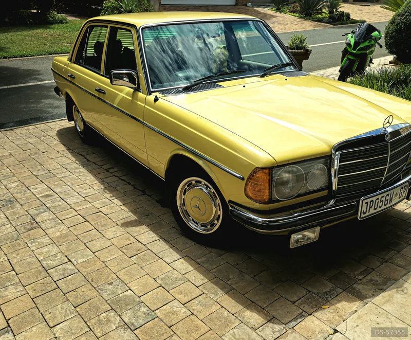 1977 Mercedes-Benz W123 230 in Pretoria 8