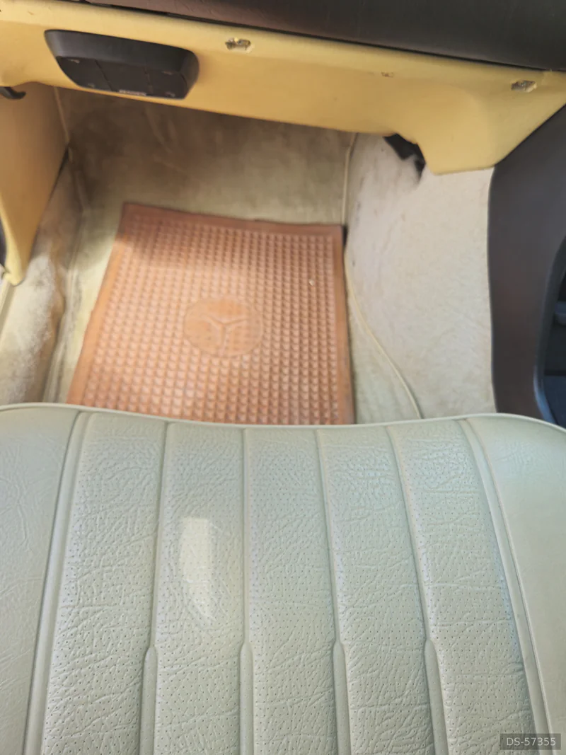 1977 Mercedes-Benz W123 230 in Pretoria 10