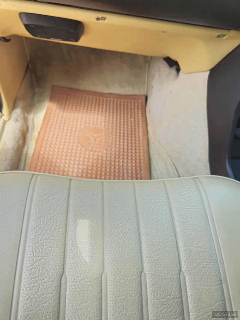 1977 Mercedes-Benz W123 230 in Pretoria 6