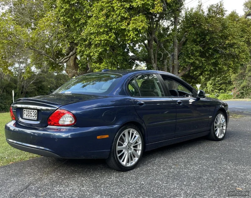 2010 Jaguar X-type in Tauranga 2