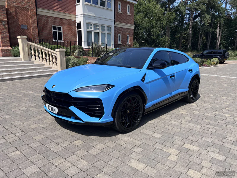 2025 Lamborghini Urus Se in London 8