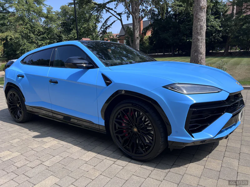 2025 Lamborghini Urus Se in London 4