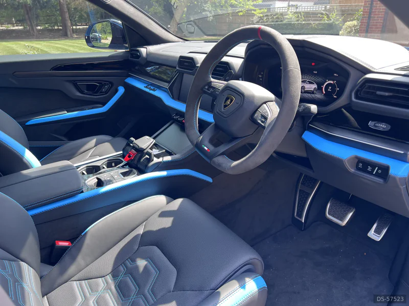 2025 Lamborghini Urus Se in London 6