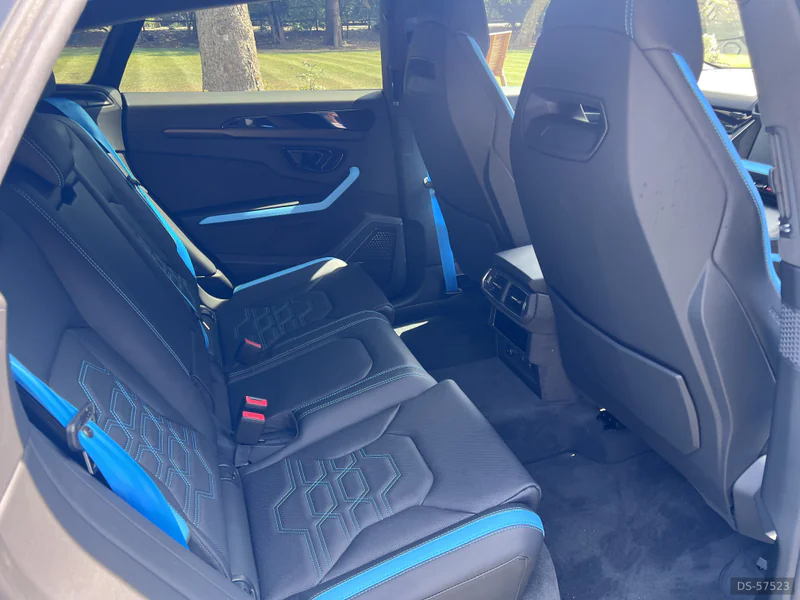 2025 Lamborghini Urus Se in London 7