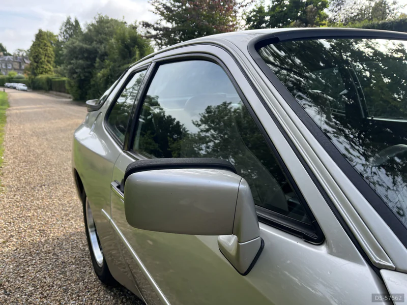 1983 Porsche 944 in London 5