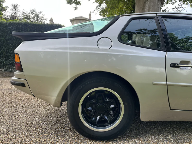 1983 Porsche 944 in London 3