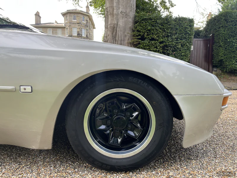 1983 Porsche 944 in London 6