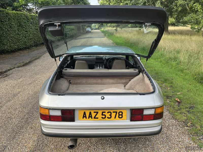 1983 Porsche 944 in London 7