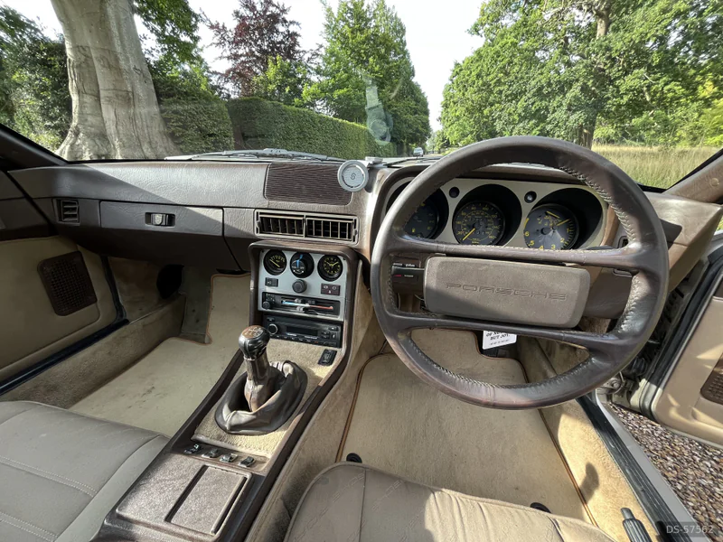 1983 Porsche 944 in London 9