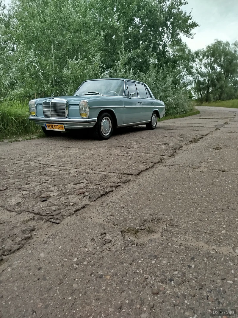 1971 Mercedes-Benz W115 in Milanówek 1