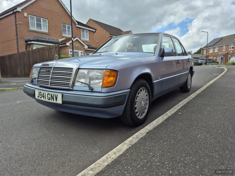 1991 Mercedes-Benz W124 E Class 230e in Bradford 4