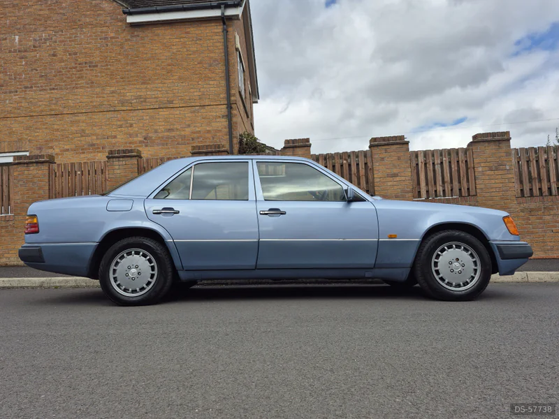 1991 Mercedes-Benz W124 E Class 230e in Bradford 5