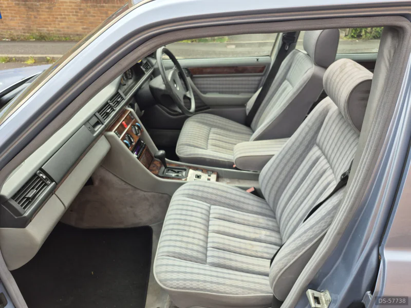 1991 Mercedes-Benz W124 E Class 230e in Bradford 11