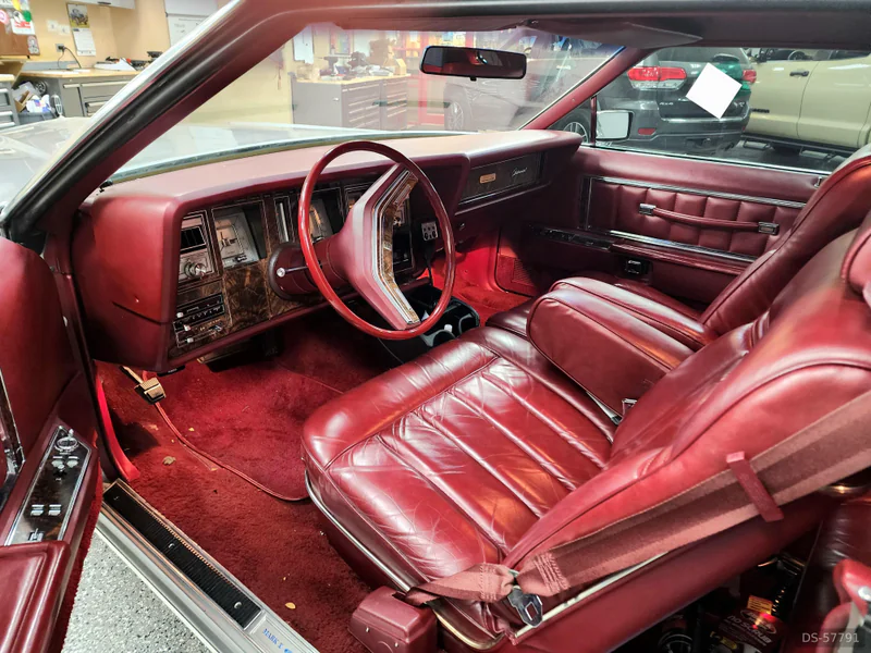 1979 Lincoln Continental in Swindon 7