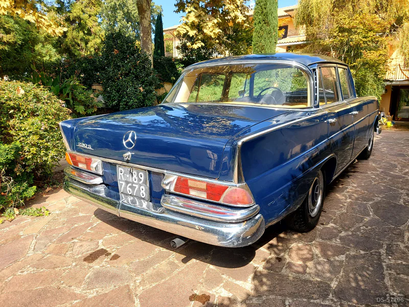 1965 Mercedes-Benz 230s in Castel Gandolfo (roma) 2