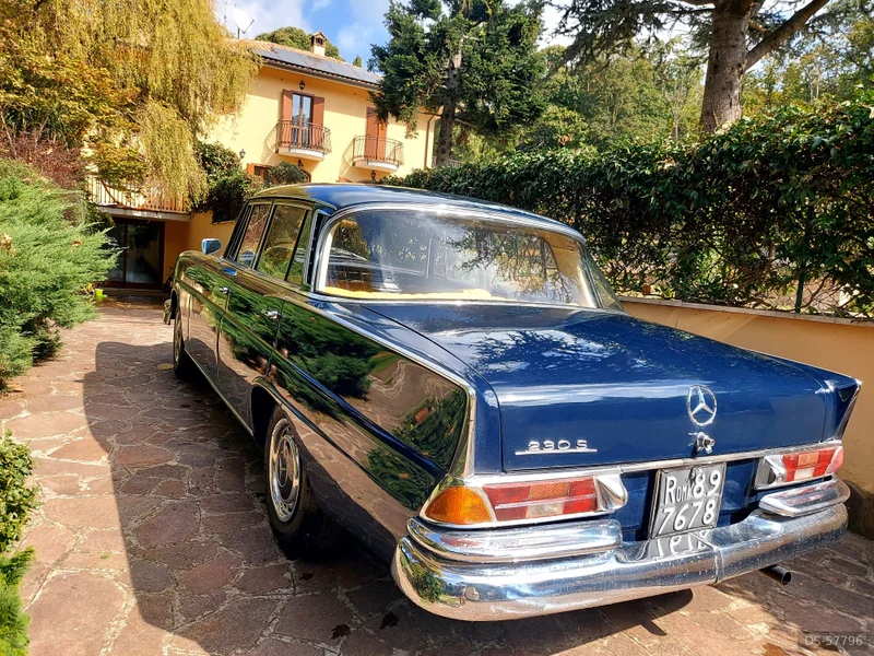 1965 Mercedes-Benz 230s in Castel Gandolfo (roma) 3