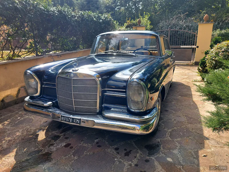 1965 Mercedes-Benz 230s in Castel Gandolfo (roma) 4