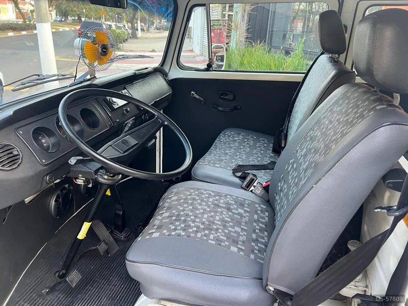 1993 Volkswagen Kombi in São Paulo 7