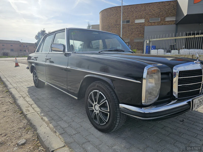1975 Mercedes-Benz 230.6 in Igualada 5