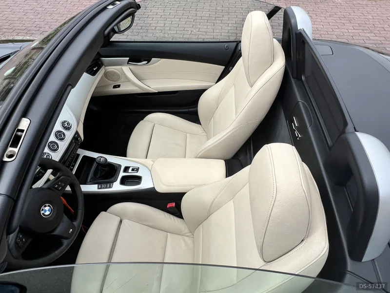 2010 BMW Z4 in Braga 4