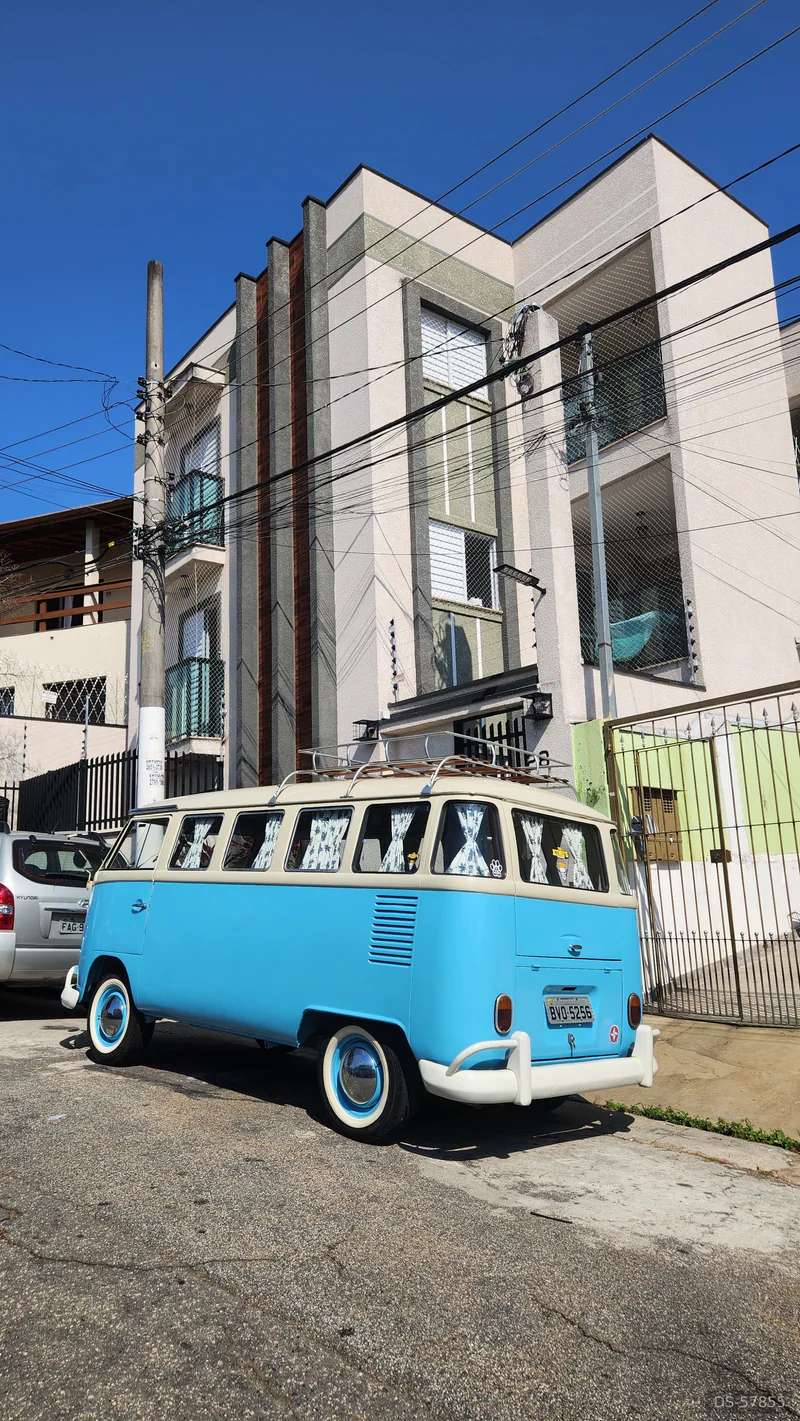 1974 Volkswagen Kombi in São Paulo 2