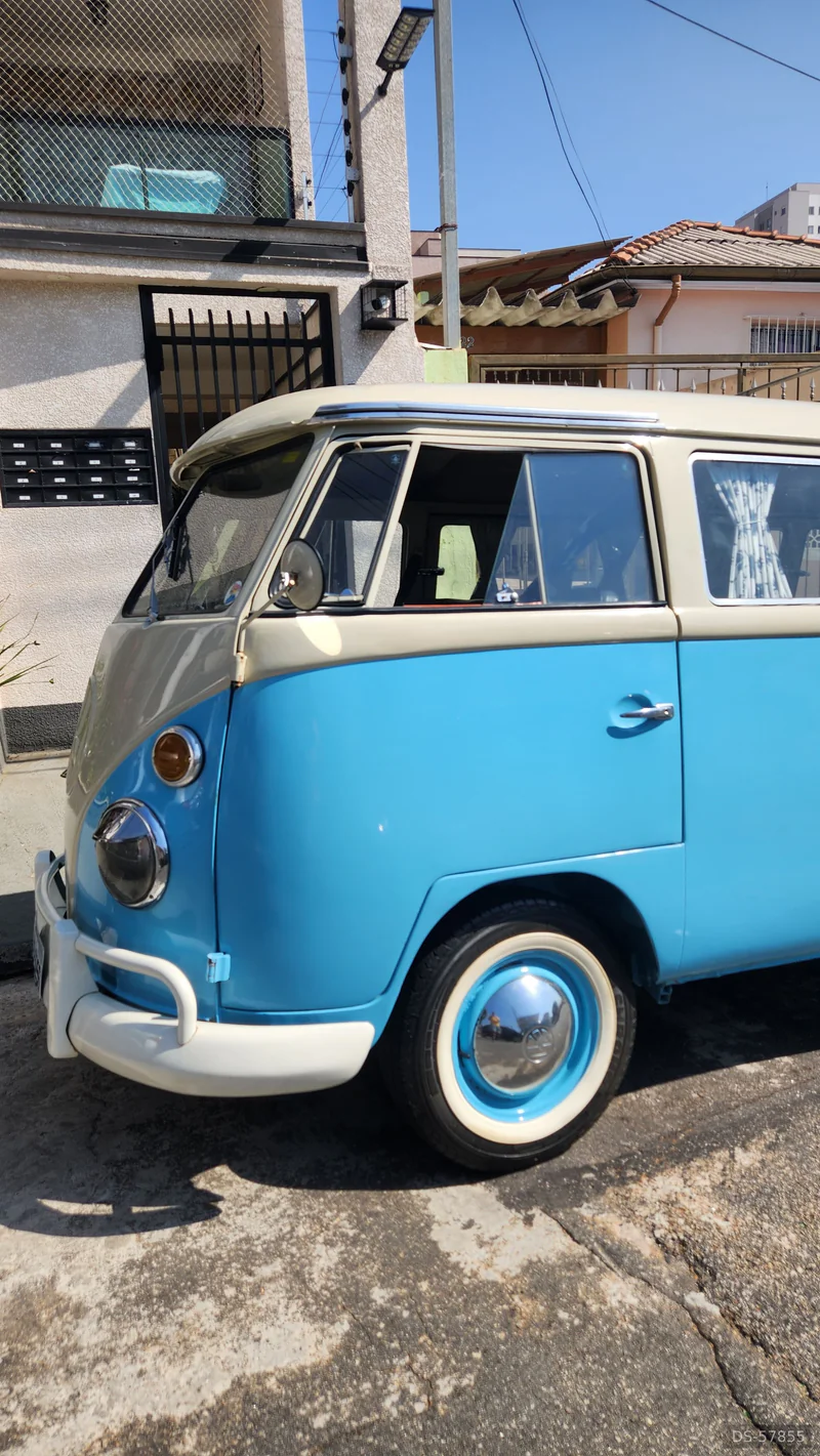 1974 Volkswagen Kombi in São Paulo 3