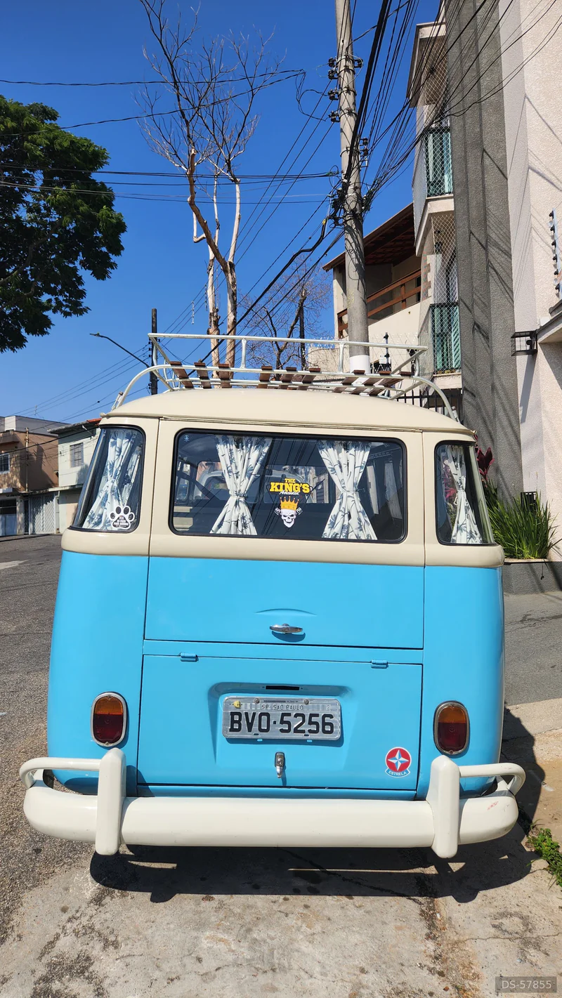 1974 Volkswagen Kombi in São Paulo 4