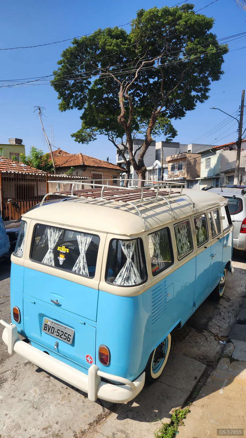 1974 Volkswagen Kombi in São Paulo 5