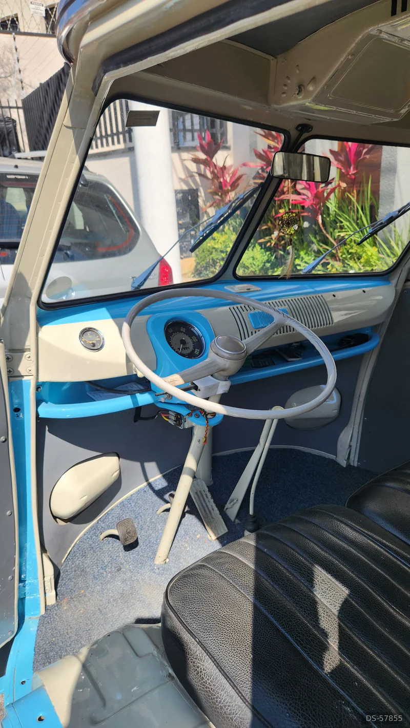 1974 Volkswagen Kombi in São Paulo 6