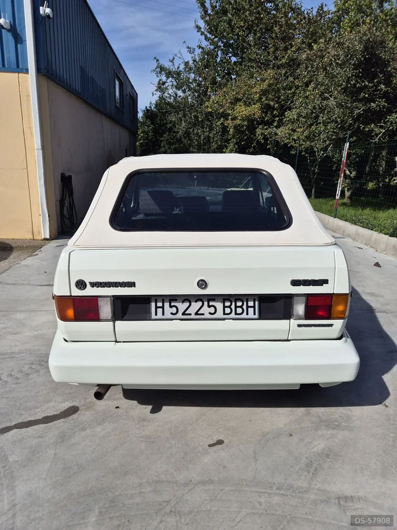 1987 Volkswagen Golf Mk1 Cabrio in Moaña 2