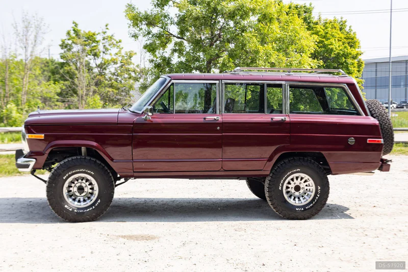 1988 Jeep Grand Wagoneer in Oakville 2