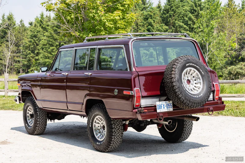 1988 Jeep Grand Wagoneer in Oakville 3