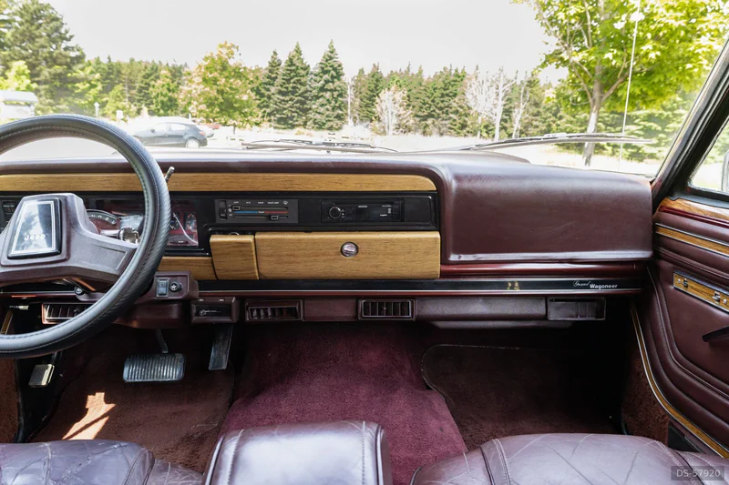 1988 Jeep Grand Wagoneer in Oakville 6