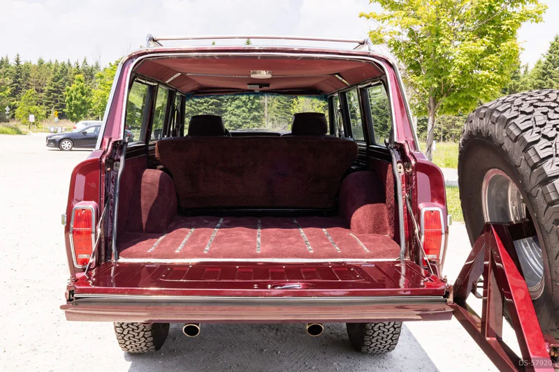 1988 Jeep Grand Wagoneer in Oakville 8