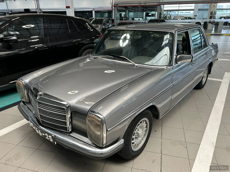 1976 Mercedes-Benz W115 240d 3.0 in Lisboa