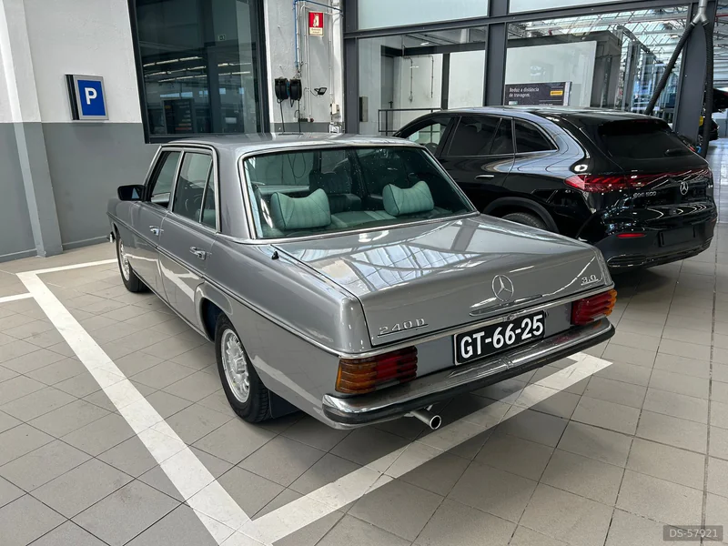 1976 Mercedes-Benz W115 240d 3.0 in Lisboa 2