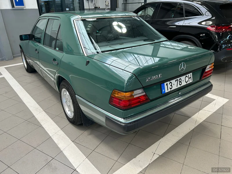 1990 Mercedes-Benz W124 230 E in Lisboa 3